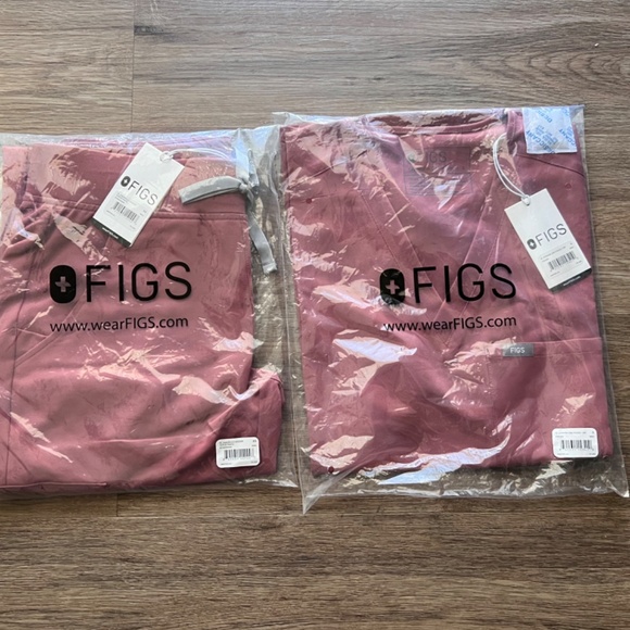 New Figs women scrub set Top and Jogger - Picture 8 of 8